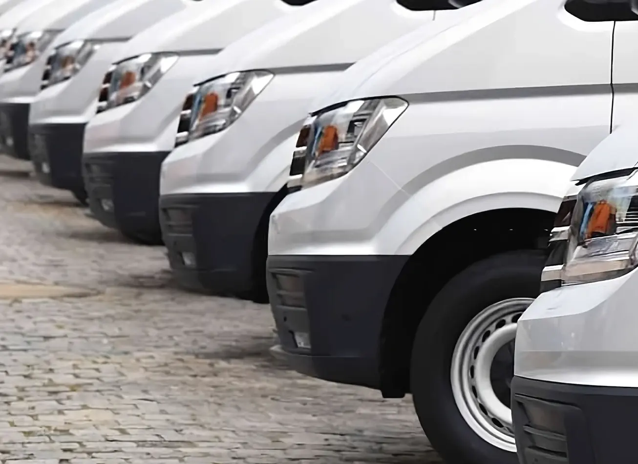 İltur filosundan beyaz servis minibüsleri