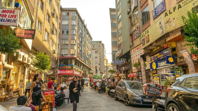 İstanbul’da hareketli bir cadde