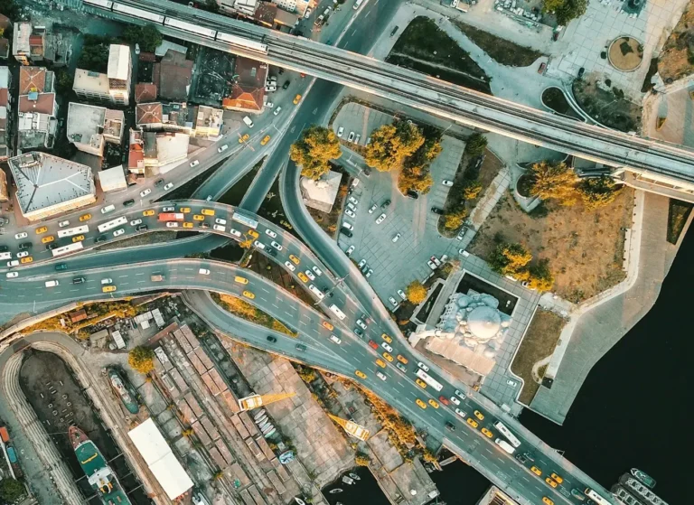 İstanbul’da kavşak ve yolların havadan görünümü